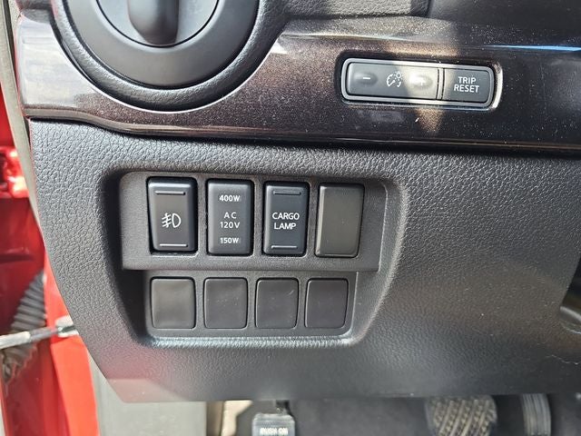 2017 Nissan Titan SV