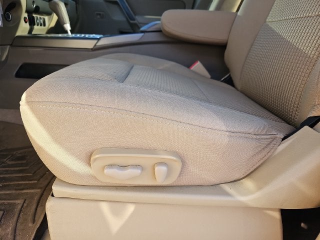 2012 Nissan Titan SV