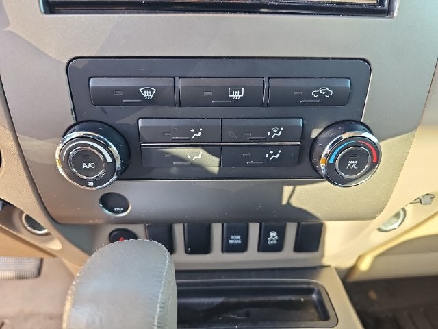 2012 Nissan Titan SV