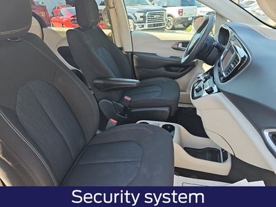 2024 Chrysler Voyager LX