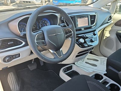 2024 Chrysler Voyager LX