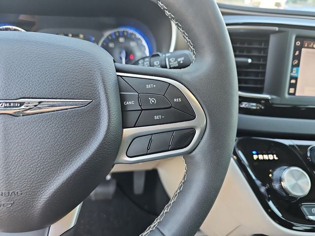 2024 Chrysler Voyager LX