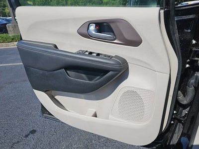 2024 Chrysler Voyager LX