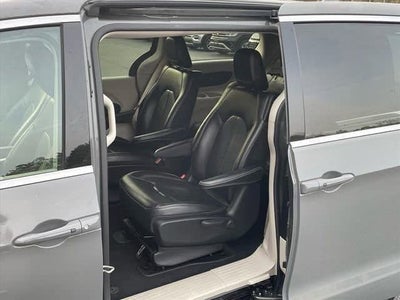 2022 Chrysler Pacifica Hybrid Touring L