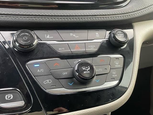 2022 Chrysler Pacifica Hybrid Touring L