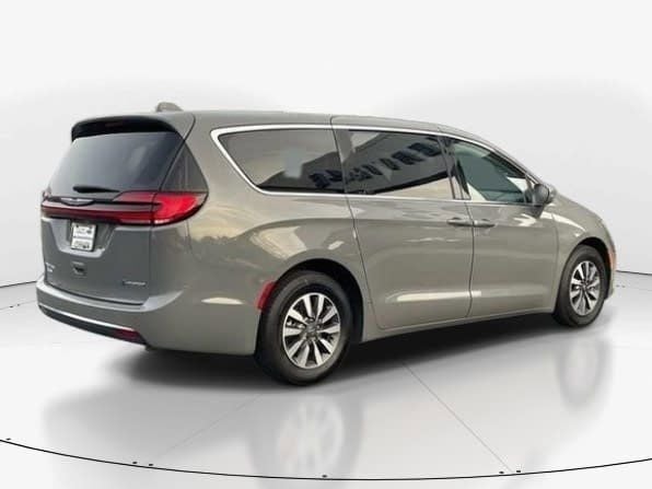 2022 Chrysler Pacifica Hybrid Touring L