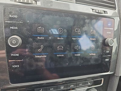 2018 Volkswagen Golf SportWagen SE