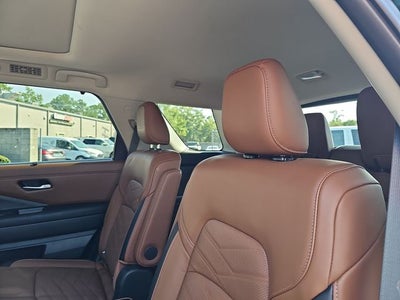 2025 Nissan Pathfinder Platinum