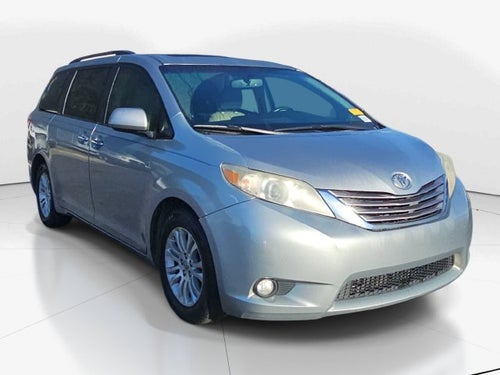 2016 Toyota Sienna XLE 8 Passenger
