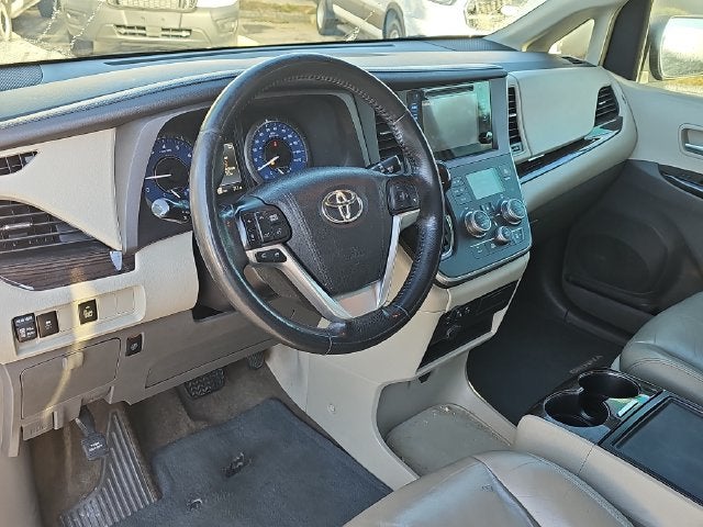 2016 Toyota Sienna XLE 8 Passenger