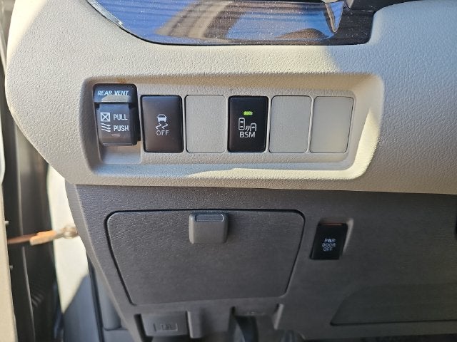2016 Toyota Sienna XLE 8 Passenger