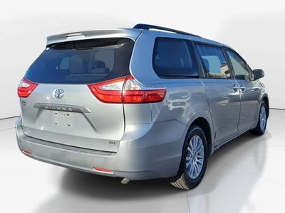 2016 Toyota Sienna XLE 8 Passenger