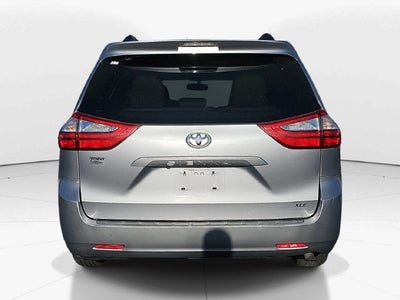 2016 Toyota Sienna XLE 8 Passenger