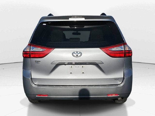 2016 Toyota Sienna XLE 8 Passenger