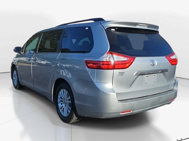 2016 Toyota Sienna XLE 8 Passenger