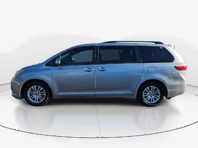 2016 Toyota Sienna XLE 8 Passenger