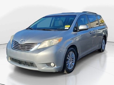 2016 Toyota Sienna XLE 8 Passenger