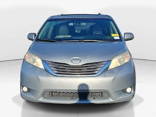 2016 Toyota Sienna XLE 8 Passenger