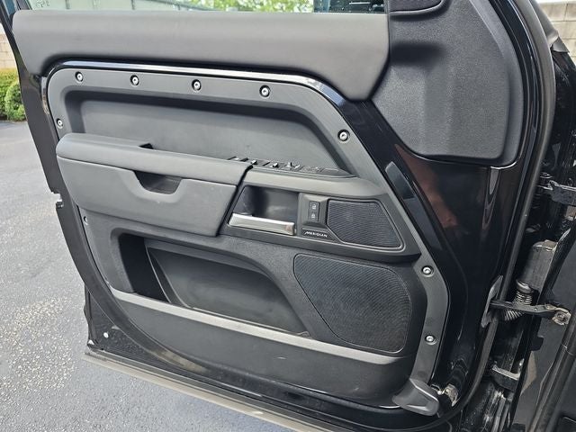 2025 Land Rover Defender 110 S