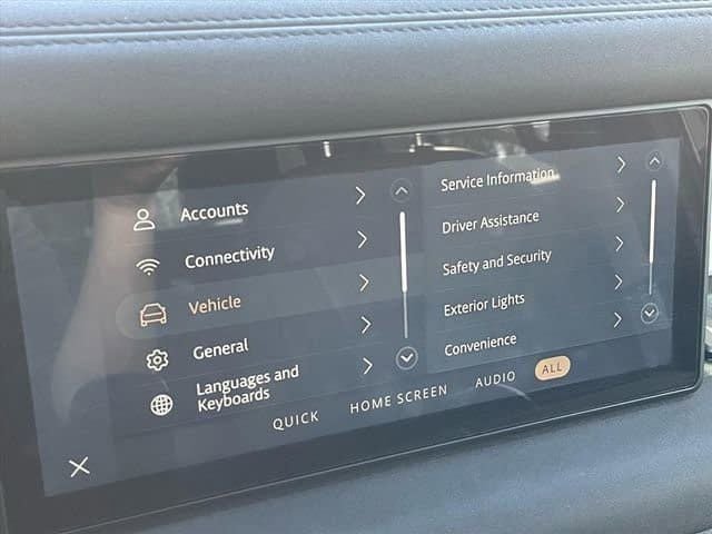 2020 Land Rover Defender 110 SE