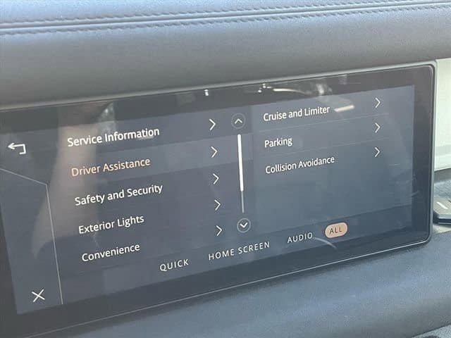 2020 Land Rover Defender 110 SE