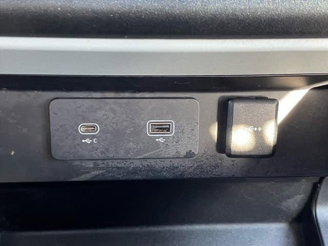 2020 Land Rover Defender 110 SE