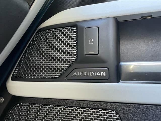 2020 Land Rover Defender 110 SE