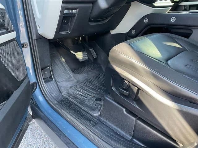 2020 Land Rover Defender 110 SE