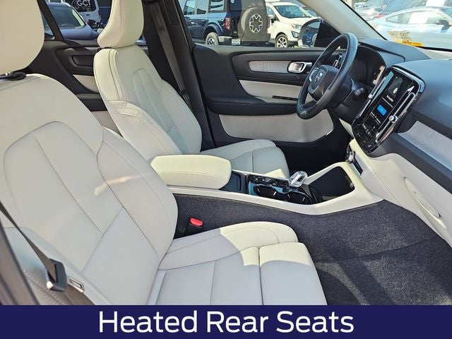 2025 Volvo XC40 B5 Plus Dark Theme