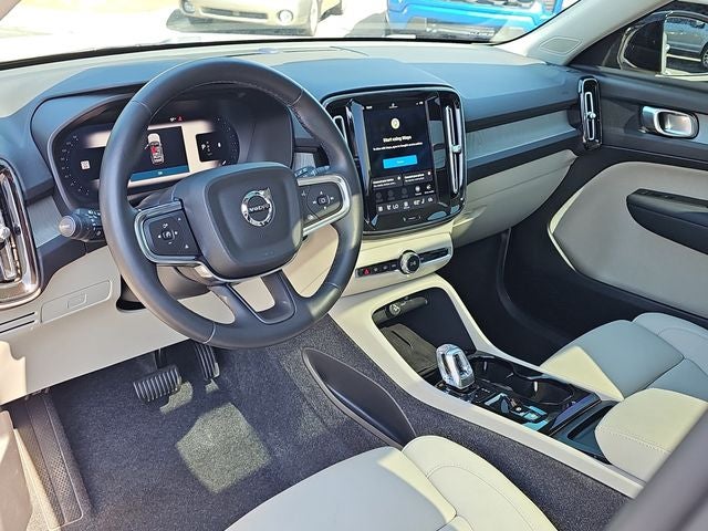 2025 Volvo XC40 B5 Plus Dark Theme