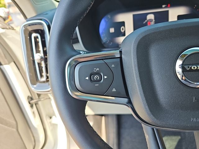 2025 Volvo XC40 B5 Plus Dark Theme
