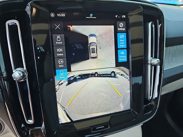 2025 Volvo XC40 B5 Plus Dark Theme