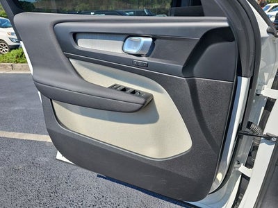 2025 Volvo XC40 B5 Plus Dark Theme
