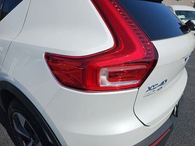 2025 Volvo XC40 B5 Plus Dark Theme