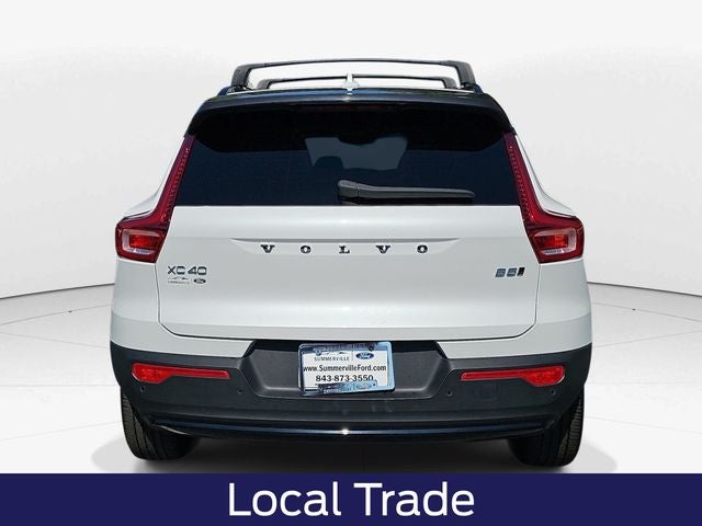 2025 Volvo XC40 B5 Plus Dark Theme