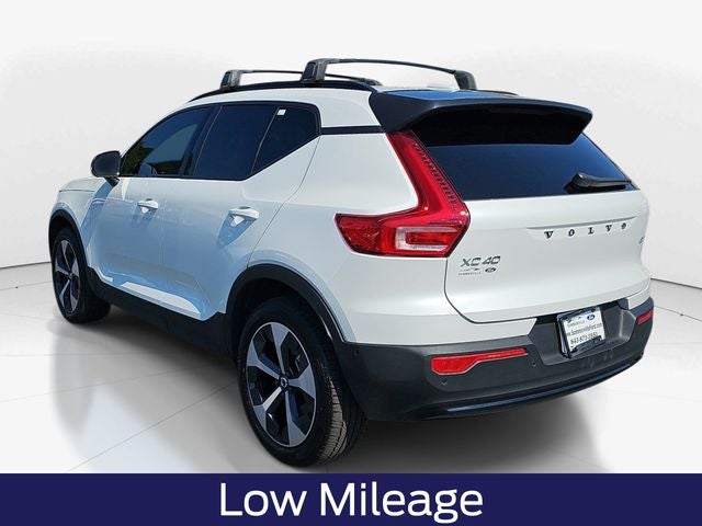2025 Volvo XC40 B5 Plus Dark Theme