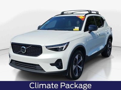 2025 Volvo XC40 B5 Plus Dark Theme