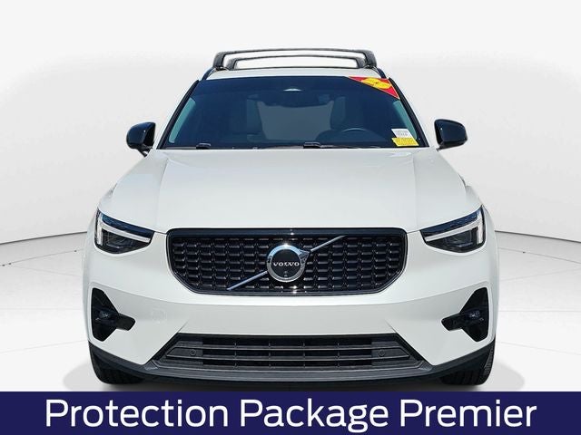 2025 Volvo XC40 B5 Plus Dark Theme