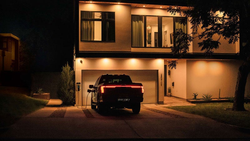 An F-150 Lightning® provides Intelligent Backup Power to a home